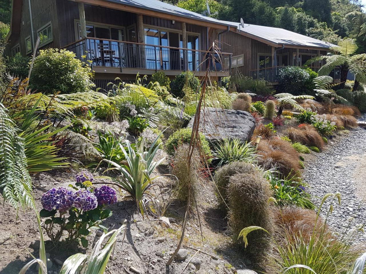 Riverstone Retreat Karamea Exterior photo